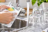 Mẹo rửa bát, cốc chén thủy tinh không bị đọng vệt trắng