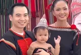 Con gái H'Hen Niê về quê ngoại Đắk Lắk làm tiệc thôi nôi, em bé Ê Đê gây bất ngờ với màn "đoán tương lai"