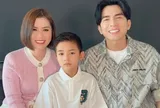 Vợ cũ Đan Trường tiết lộ thời khóa biểu của con trai ở Mỹ, bé Thiên Từ ngoài học còn tập làm cậu chủ
