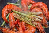 Cách luộc tôm không cần nước ngọt lịm, không tanh