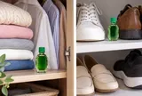 Vì sao nhiều người đặt lọ dầu gió trong tủ quần áo, giày dép? Mẹo nhỏ nhưng có 4 lợi ích đáng chú ý
