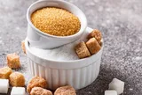 Đường trắng hay đường đỏ tốt hơn? Mắc thói quen này khi sử dụng sẽ khiến sức khỏe "tụt dốc không phanh"