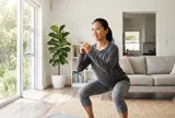 Từng tăng 17kg, nữ bác sĩ 40 tuổi thay đổi 4 thói quen để giữ dáng và chăm da