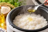 Vì sao nhiều người cho một thìa dầu ăn vào nồi cơm? Mẹo nhỏ nhưng có lý do