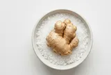 Vì sao nên đặt bát gừng muối trong nhà?