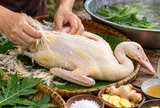 Mẹo nhổ sạch lông vịt, khử hôi: Dùng lá đu đủ theo cách này, lông tơ cũng dễ xử lý hơn