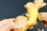 Hóa ra gừng có cách gọt vỏ cực hay, nhanh lại sạch mà rất ít người biết