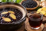 Vì sao nên thêm vài lát gừng vào nước đậu đen? 5 điều đáng chú ý