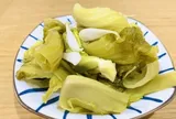 Làm dưa cải chỉ cho muối là quá nghiệp dư, thêm bước này dưa nhanh ăn được, vàng giòn lại không khú