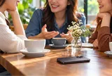 Vì sao nên úp điện thoại xuống khi trò chuyện? 5 lý do nhỏ nhưng đáng để thay đổi