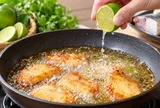  Tại sao nhiều người vắt chanh vào chảo dầu khi chiên rán? Mẹo nhỏ nhưng có lý do