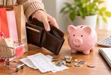 3 thói quen khiến bạn ngày càng hao tài tổn lộc, nhiều người vẫn vô tình mắc phải