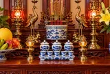 Bao lâu nên thay hũ gạo, muối, nước trên ban thờ?