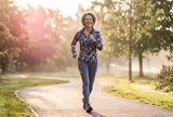 Sau tuổi 40, phụ nữ muốn giảm cân nên nhớ 4 điều này: Không cần nhịn ăn hay chạy bộ mỗi ngày