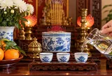 Thắp hương nên dùng nước gì? Rót đầy chén hay vơi mới đúng?