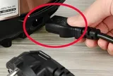 Tại sao dây nguồn của nồi cơm điện có thể rút ra rút vào, các thiết bị khác thì không?