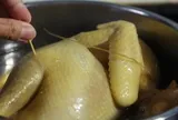 Cách luộc gà ngon không nứt da, mềm ngọt săn chắc