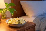 Tại sao nhiều người đặt một đĩa chanh muối ở đầu giường ngủ?