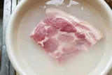 Rửa thịt bằng nước vo gạo có tác dụng gì?