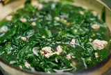 Vì sao nấu rau ngót phải vò?