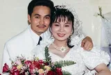 Ảnh cưới của "Vua hài đất Bắc" và Hoa hậu phố cổ: NSUT Xuân Hinh tự tin đi xe đạp vẫn tán được vợ đẹp