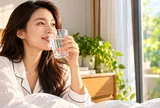 Tại sao nên uống nước ngay khi thức dậy? 5 lợi ích đơn giản nhưng nhiều người vẫn bỏ qua