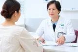 Các đột phá công nghệ xạ trị và thuốc mới trong điều trị ung thư vú