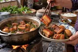Loại lá kho cùng thịt lên màu cánh gián, mềm tan