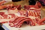 Tại sao sườn heo vốn toàn xương, lại đắt hơn thịt nạc? Lý do ở đằng sau điều này, nghe xong ai cũng gật gù "quá đúng rồi"