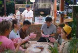 Quốc Thiên bị trêu “cô lập” trong gian bếp, dàn cast rộn ràng làm chè bột lọc heo quay trong Quán Nhà Haha