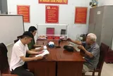 Một thanh niên chạy xe ẩu bị cụ ông 71 tuổi đánh gãy sống mũi