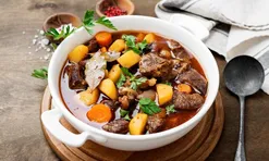 Cách nấu bò sốt vang ngon nhanh mềm tiết kiệm thời gian