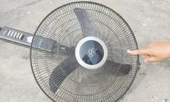 Mẹo làm sạch quạt trong 5 phút không cần tháo lắp: Bụi bẩn tự bong ra nhờ 1 chiếc túi nilon