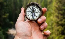Trắc nghiệm tâm lý: Trực giác mách bảo bạn đi về hướng nào?