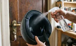 Mẹo làm sạch, khử mùi hôi của mũ bảo hiểm, không cần tháo rời