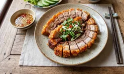 Mẹo làm heo quay giòn bì: 2 bước quan trọng giúp bì nổ giòn, vàng ruộm