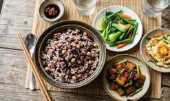 Điều gì xảy ra với cơ thể nếu thường xuyên ăn cơm nấu với các loại đậu?