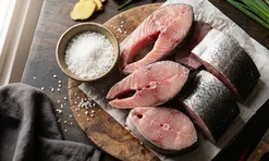 Rửa cá bằng muối mãi vẫn tanh? Đây mới nguyên nhân bị nhiều người bỏ qua