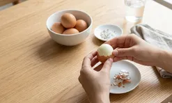 Cách luộc trứng dễ bóc vỏ: Chỉ cần thêm một gia vị đặc biệt