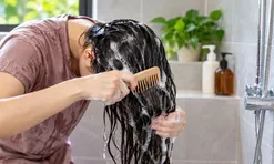 Có nên chải tóc khi gội đầu không?