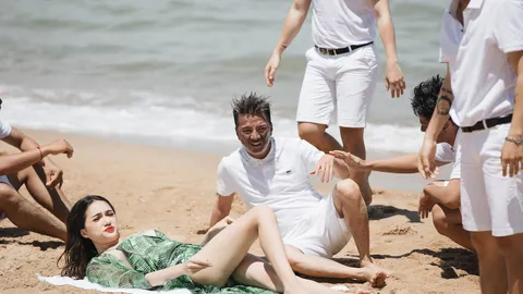 Đâu là sức hút tạo nên thành công trong MV Hello của Đàm Vĩnh Hưng?