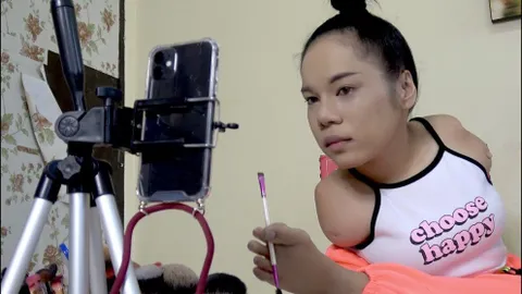 Clip: Cô gái khuyết tật với nghị lực phi thường trở thành chuyên gia trang điểm