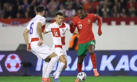 Barca như 'vòi rồng' với Rafael Leao và Jonathan David