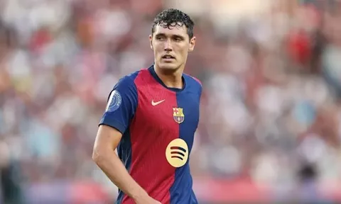 Inigo Martinez vươn lên mạnh mẽ, đẩy Andreas Christensen gần cửa rời Barca