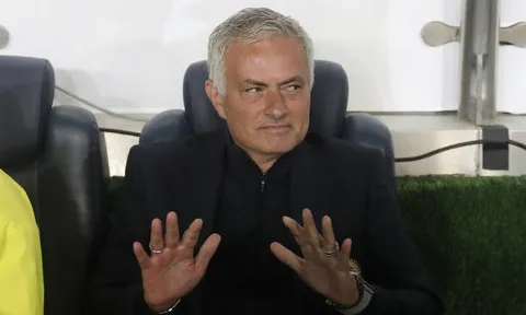 Mourinho muốn "rút ruột" Man United ngay tháng Một