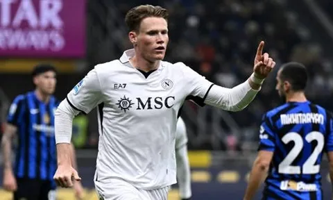 Zola không hiểu nổi quyết định chuyển nhượng của Man Utd