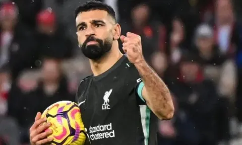 Liverpool: Hàng thủ trứ danh thời Slot đâu rồi; Có đủ can đảm để Salah rời đi?