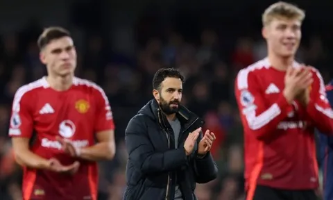 Ian Wright chỉ ra ngôi sao 'không thể tin được' của Man United dưới thời Amorim