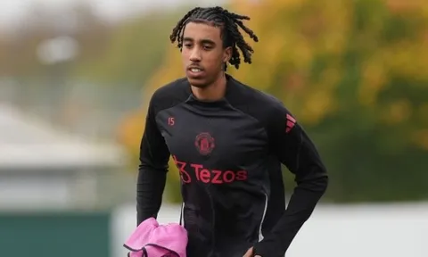 Vì sao Leny Yoro vẫn chưa ra sân cho Manchester United?