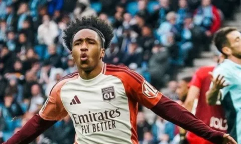 Chuyển nhượng tối 29/11: Salah ký hợp đồng 3 năm?; Arsenal và Liverpool theo đuổi ngọc quý của Lyon